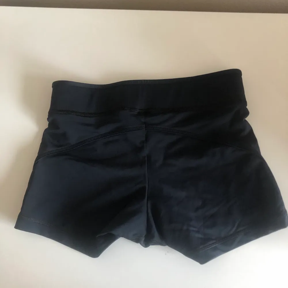 Pole shorts i svart enbart använda ett par gånger. Som nya.. Shorts.
