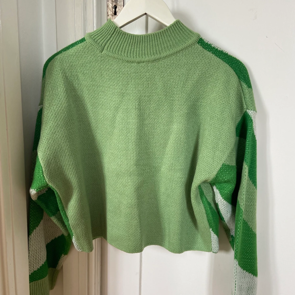 Stickad grön tröja i strl S - 90