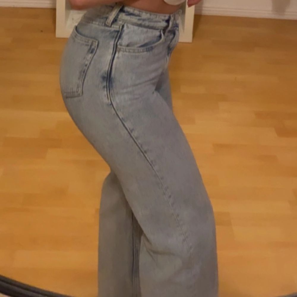 Säljer mina älskade Monki jeans , superfina men blivit för små. Jeans & Byxor.