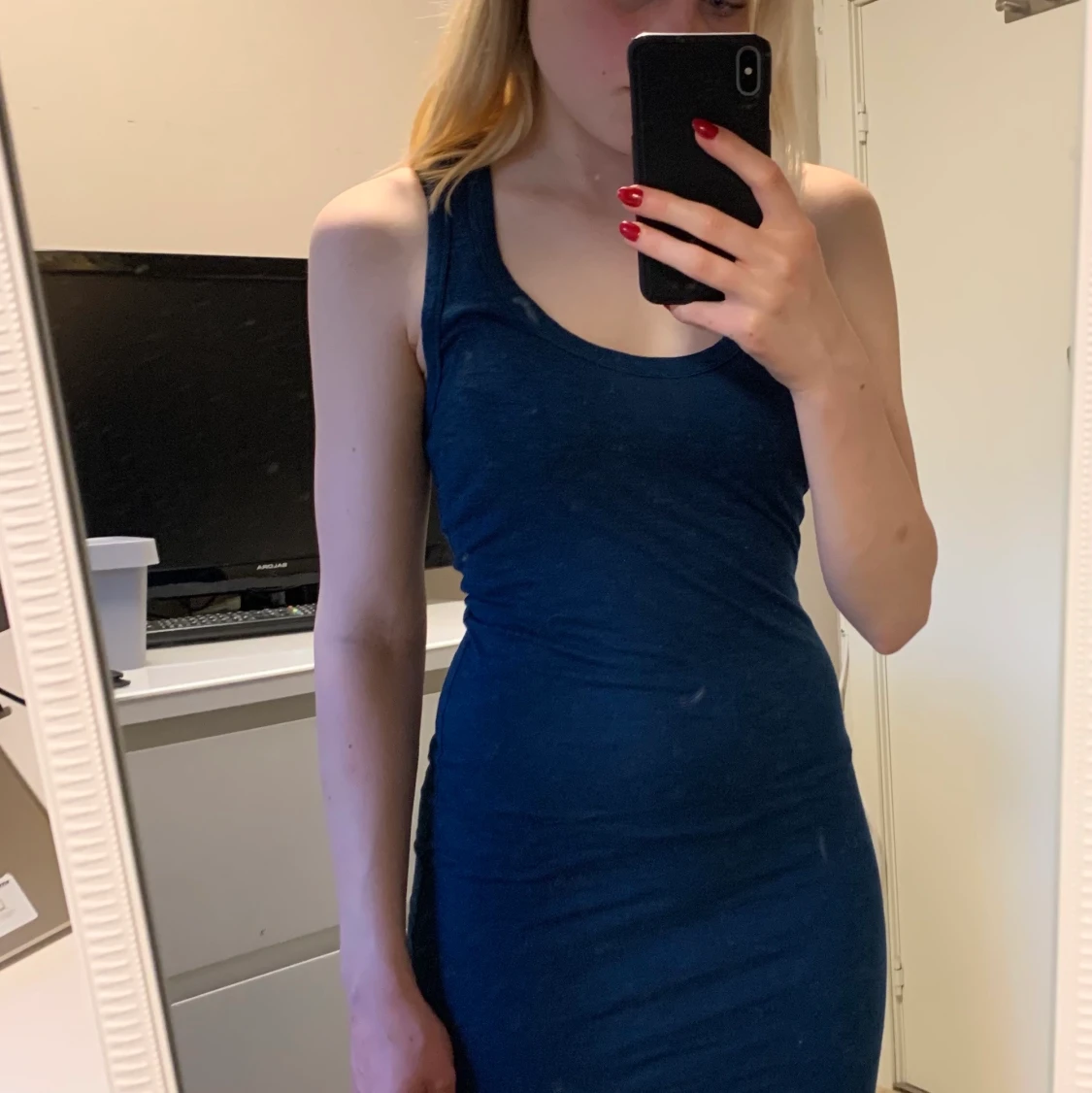 Tunn klänning i storlek XS - 90