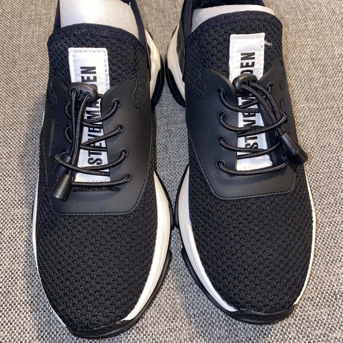  Steve Madden sneakers  - 25