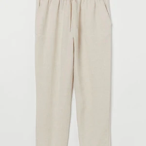 LINNEBYXOR - Säljer dessa slutsålda linnebyxor Från Hm i storlek XS! De är i färgen beig rich använda två ggr! 