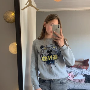 Kenzo tröja storlek m - Säljer denna tröja från kenzo i storlek m men den passar även s. Orginalpris 1599 kr men säljer den för 300