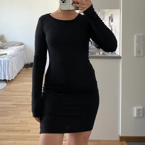 Klänning - Svart klänning från Gina i strl XS o begagnat skick ❤️‍🔥 Fraktas spårbart för 51 kr 💌