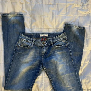 Fornarina Jeans Lågmidjade  - Väldigt lika LTB jeansen! 36or och passar mig perfekt i längden som är 170! Frakt tillkommer!❤️ Kontakta mig vid mer info, eller bilder!🤗❤️ Nypris ca 1400kr!