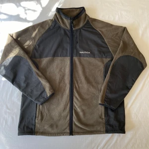 Nautica fleecetröja  - Fleecetröja från Nautica. Finns ingen lapp med storlek men den sitter som storlek L 