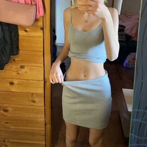 Kjol - Säljer denna fina kjol pga av att den är förstor och där av inte kommer till användning!💕 frakt tillkommer 