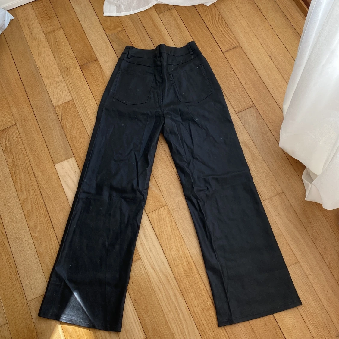 Skinbyxor från SHEIN.  - 90