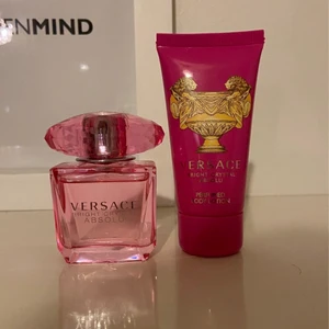 VERSACE Bright Crystal Absolu EdP  - VERSACE Bright Crystal Absolu EdP 30ml parfym och body lotion 50ml.                                                                     Parfymen är helt ny, body lotion använd ett fåtal gånger