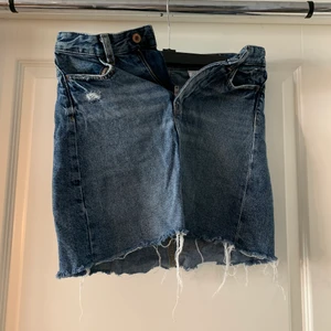 Jeanskjol &denim - Jeanskjol från &denim (H&M). Är absolut öppen för prisförslag, kan mötas upp i Stockholm och det är bara att skriva för fler bilder!!