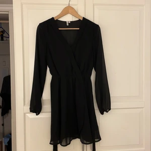 Kläning  - En klänning ifrån Nelly aldrig använd 