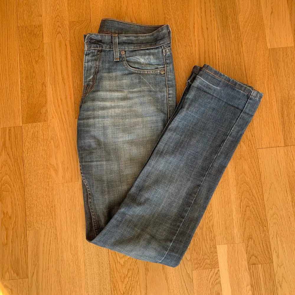 Intressekoll på mina jeans från Levis! Säljer vid ett bra pris🥰. Jeans & Byxor.