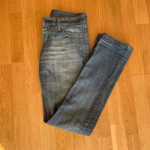 Intressekoll på mina jeans från Levis! Säljer vid ett bra pris🥰