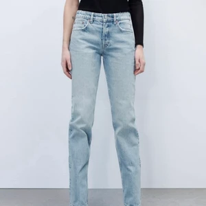 zara mid rise - zara mid rise jeans i ljusblått, storlek 36💕💕💕 använda fåtal gånger, säljs då de är för små💕💕💕