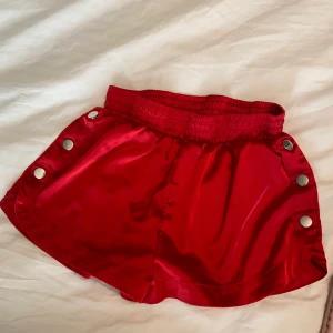 Stolek s - Jättefint nytt 