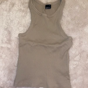 Tanktop  - I fin beige färg , som ny