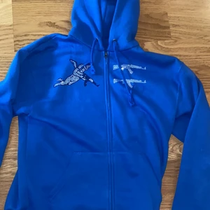 One of one hoodies - One of one hoodies i både s och m både är fint använda cond 9+