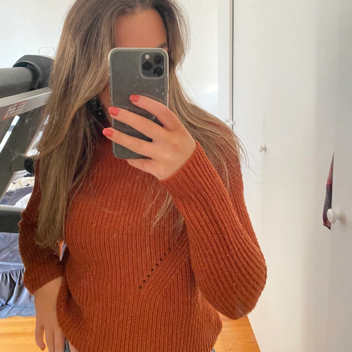 Brun/röd stickad - 91