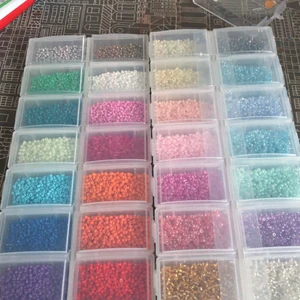 Armband  - Detta är dem olika färgerna man kan få på armbanden , kontakta mig man kan få upp till fyra färger i olika kombinationer