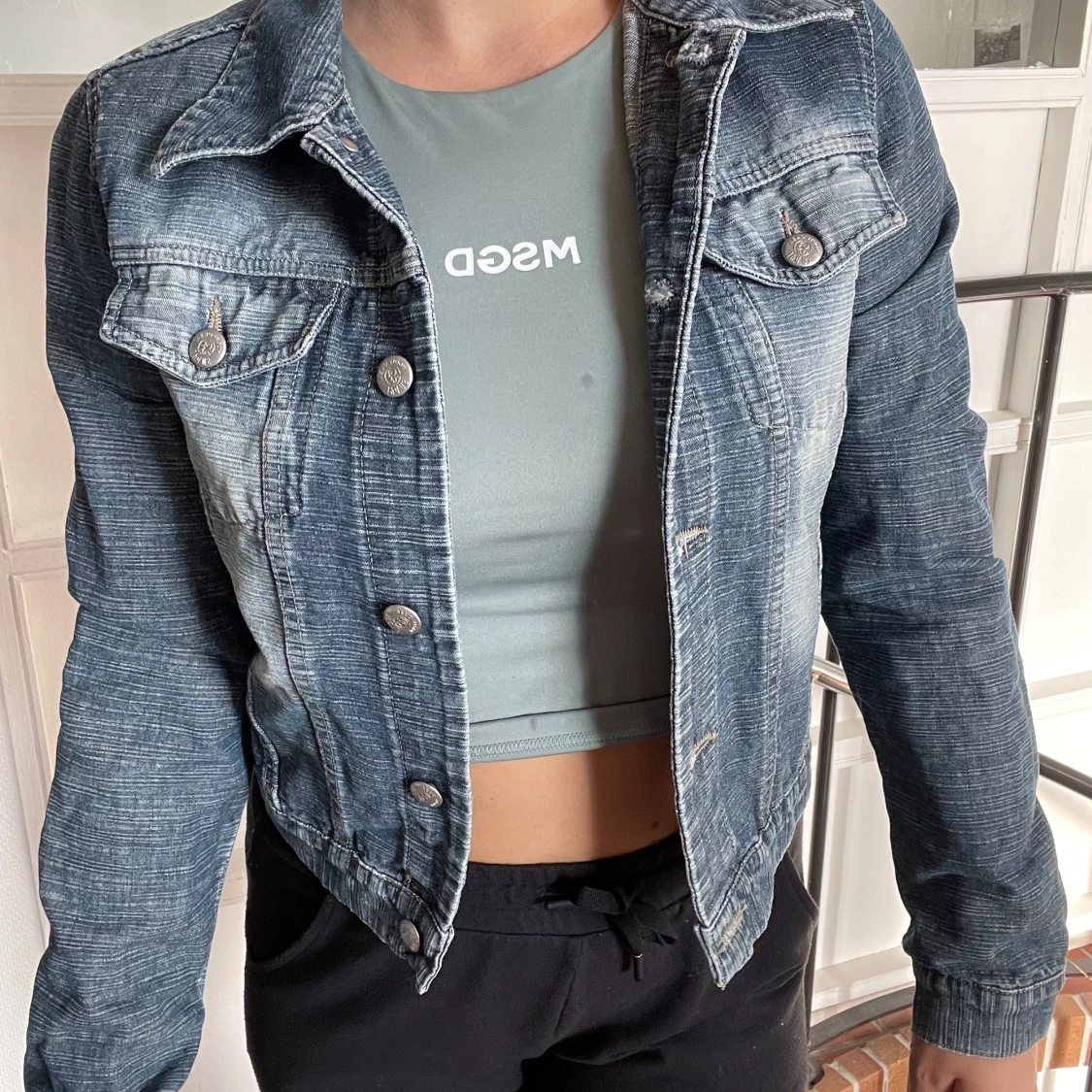 Mörk jeansjacka  - 91