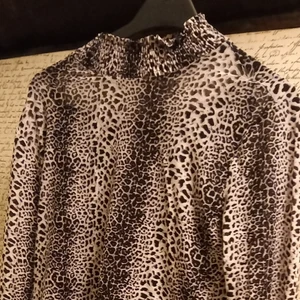 Mjuk topp - Med lite "polokrage"