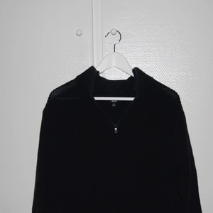 Uniqlo half zip - En uniqlo half zip! Storlek Xs ribb stickat material med vikbar krage! 