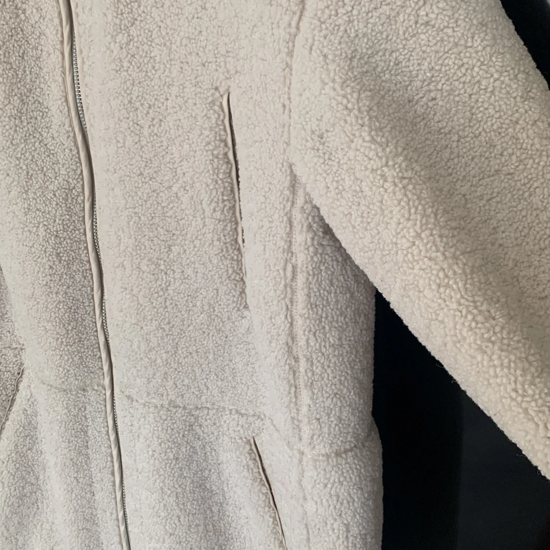 Vit/creme fluffig kappa - 91