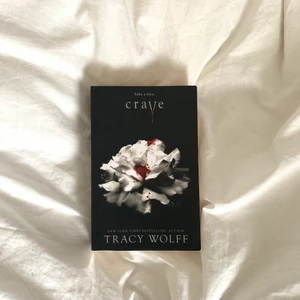 Crave av Tracy Wolf - Crave av Tracy Wolff  Bra skick, läst en gång  Säljer för 40kr + 59kr frakt 