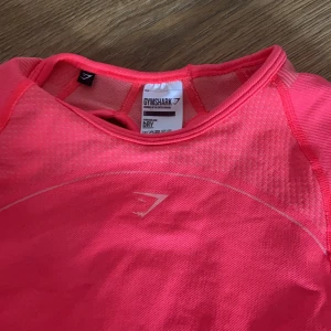 Rosa gymsktröja - Säljer en rosa gymsharktröja