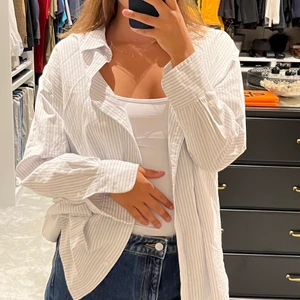 Oversized skjorta - Skjorta från Weekday i oversize-modell. Sparsamt använd! 