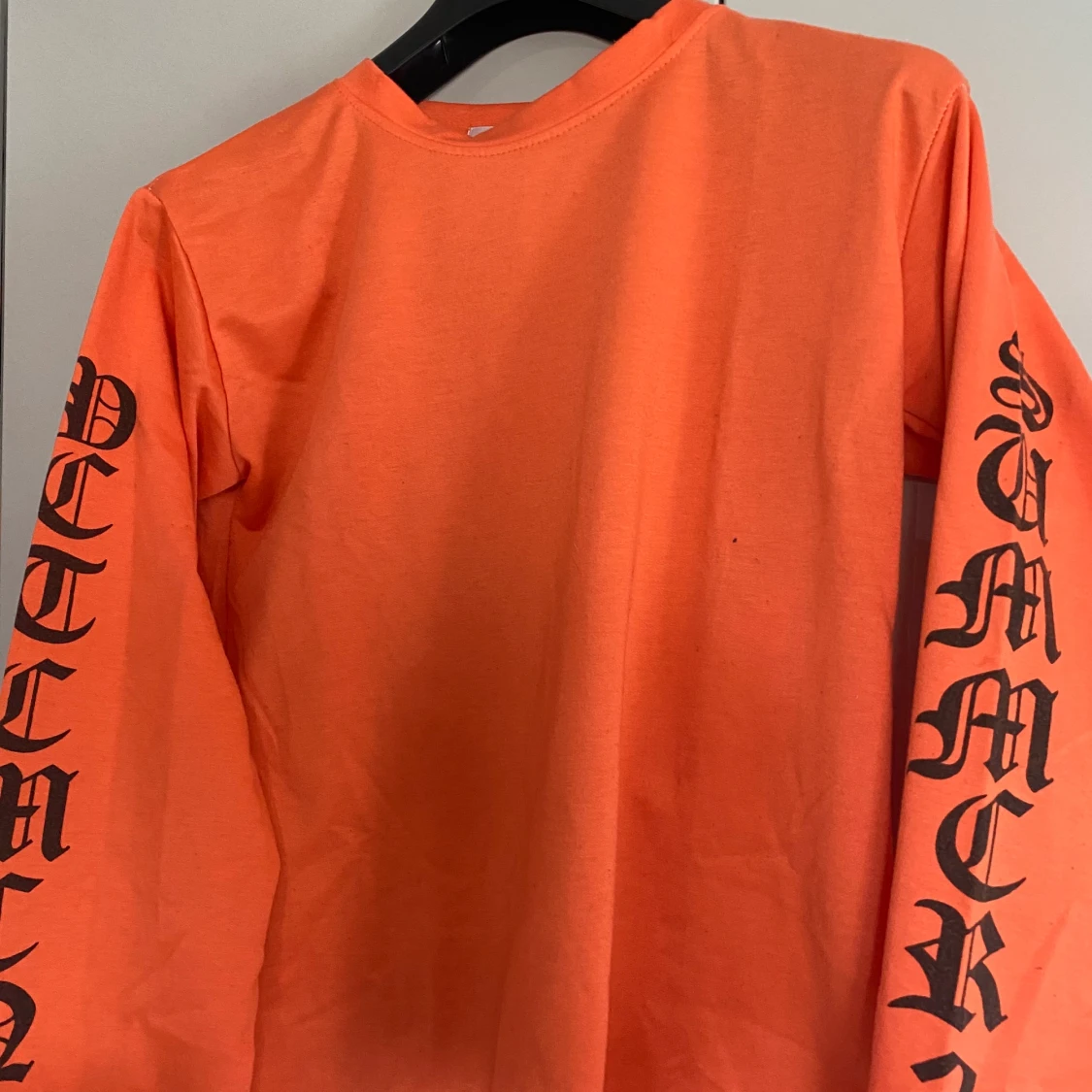 Långärmad orange T-shirt  - 90