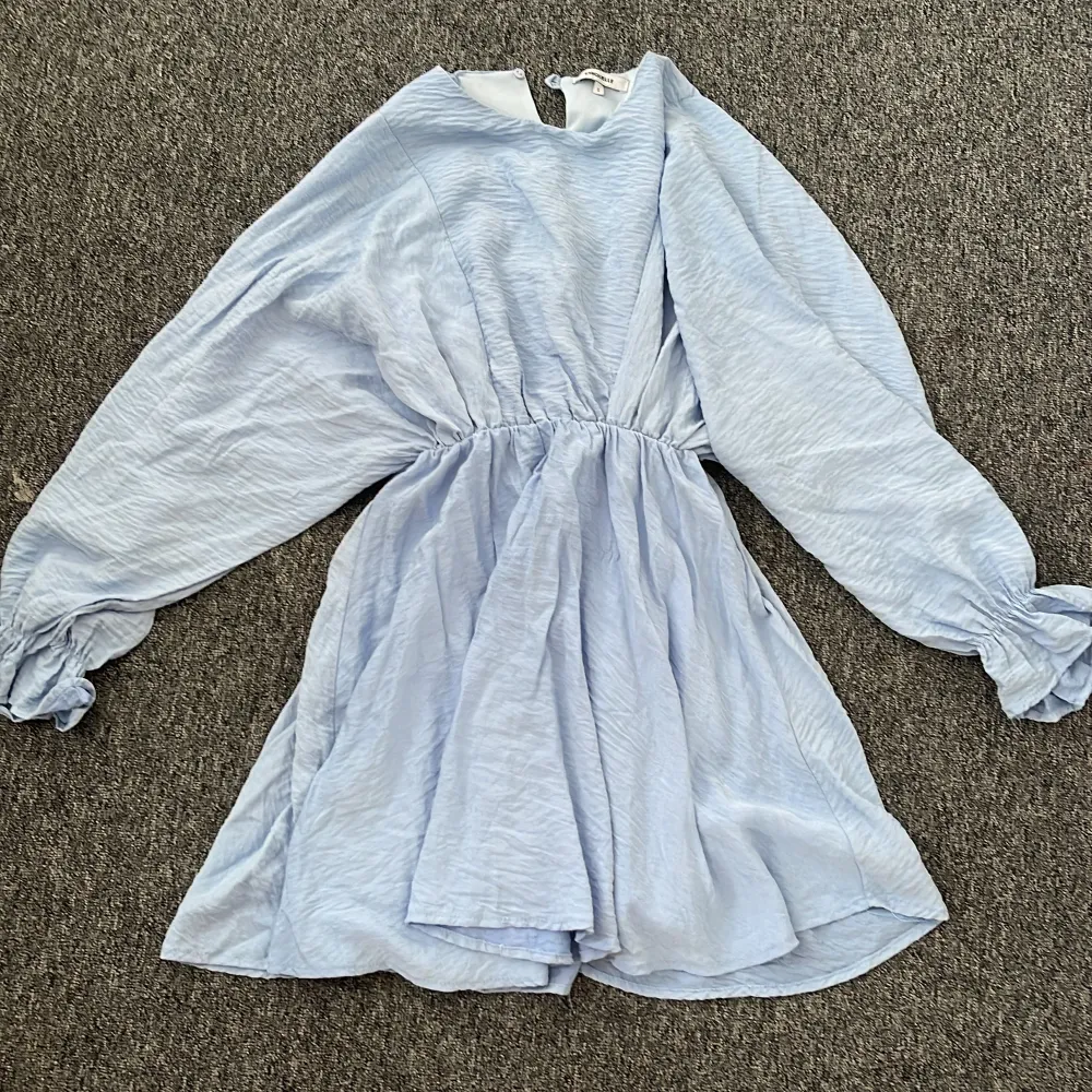 ”Dinner In Italy Dress” i storlek S från Chiquelle. Klänningen är andvänd fåtal gånger och är i väldigt fint skick. Nypris 599kr. . Mekot.