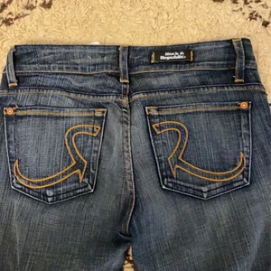 Lågmidjade jeans - lågmidjade jeans från rock&repiblik! Väldigt fina och långa i benen😍😍 