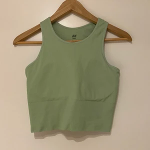 binder/träningstopp - jättefin ljusgrön träningstopp från h&m som jag använt som binder