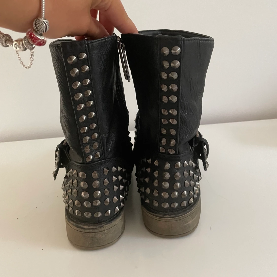 Boots med nitar  - 90