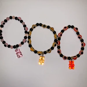 Armband  - egen gjorda armband  fraktar och möts upp