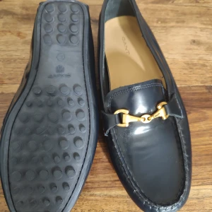 Loafers från Gant  - Mörk marinblåa loafers från Gant. Använda en gång. 