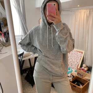 Grå hoodie - Grå hoodie, M/L 
