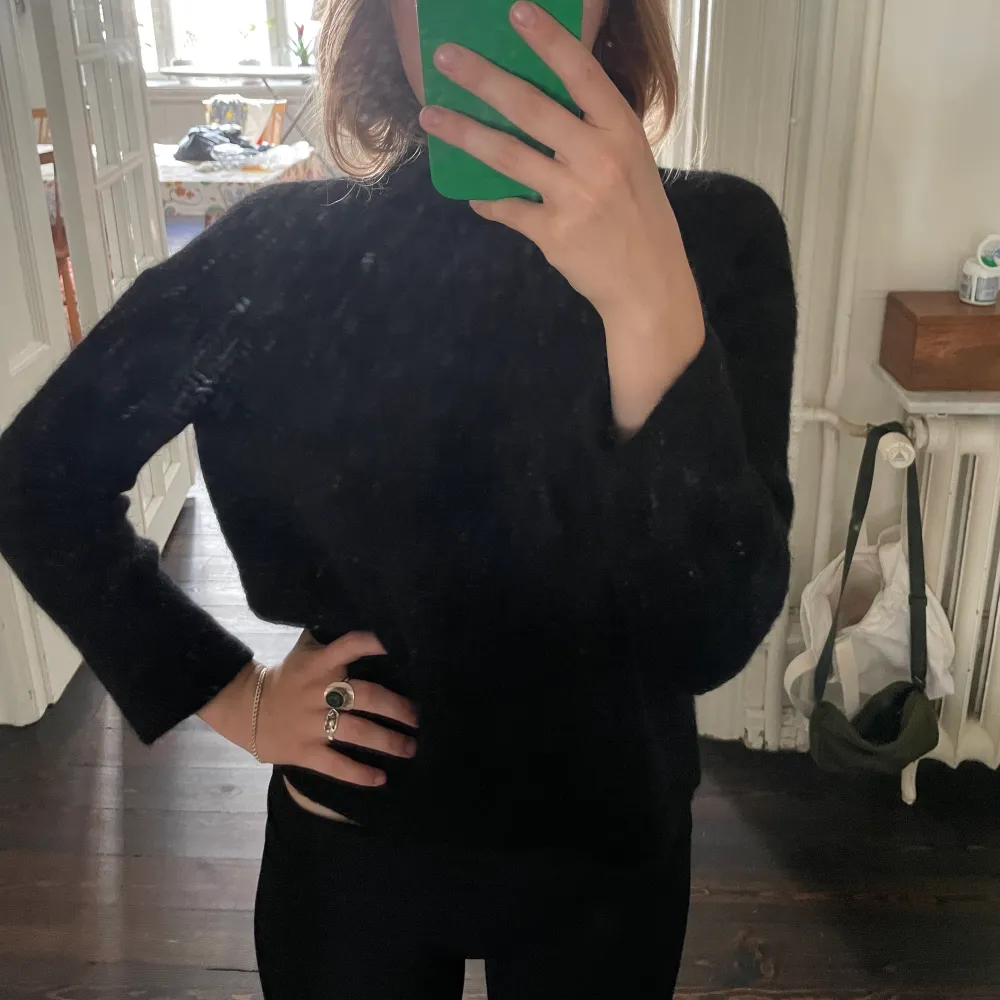 Säljer min mjuka tjocktröja från h&m Strl Xs men passar mig som är S perfekt oversized. . Neuletakit & Villapaidat.