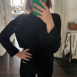 Tjocktröja H&M ”Woolf/ alpaca blend” - Säljer min mjuka tjocktröja från h&m  Strl Xs men passar mig som är S perfekt oversized.  