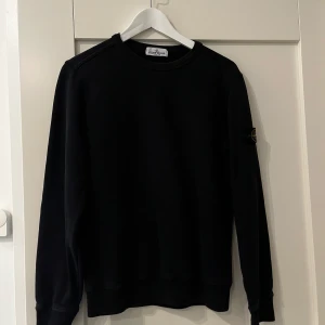 Stone island tröja - Säljer min stone island tröja pga att den är för liten, tröjan är i helt okej skick. 