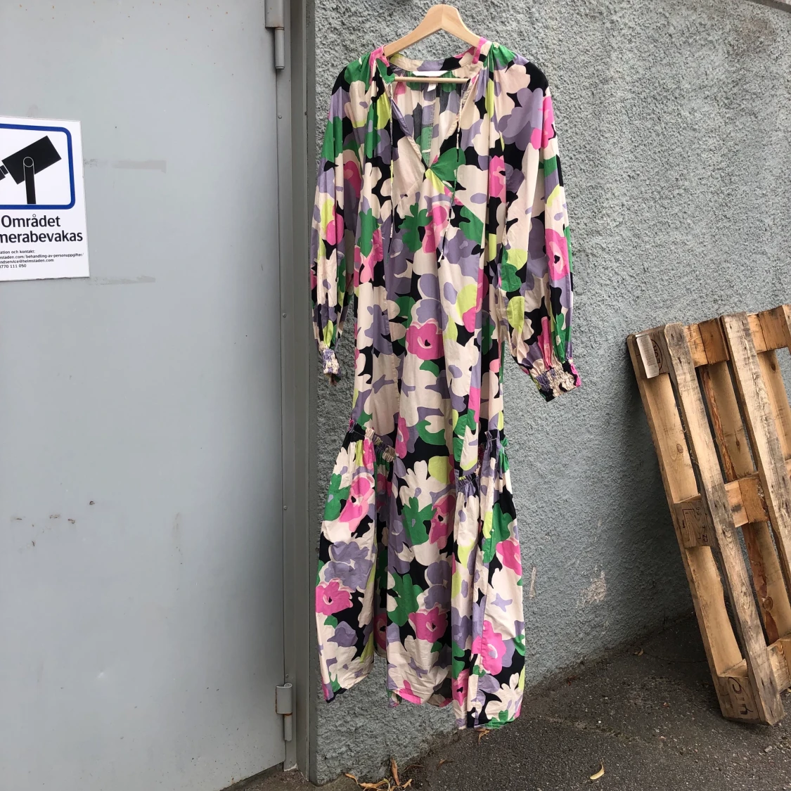 Blommig klänning  - 90