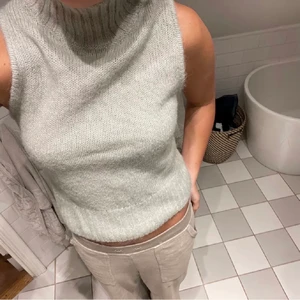 Stickat linne - Säljer vidare detta söta linne från Zara💕❤️Perfekt till hösten! Storlek XL men sitter som S/M!!