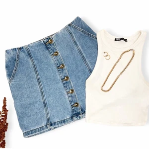 Kjolar  - kjol med knappar i perfekt skick, leveranser på slussen 