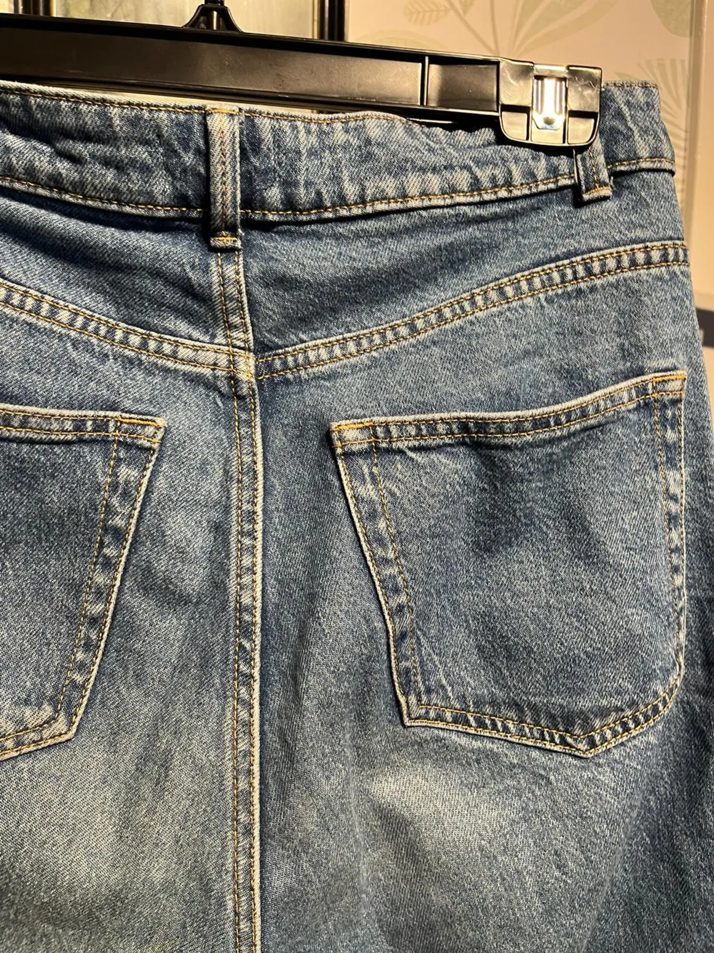 Blåa jeans inget speciellt. Modellen är lindex Hanna.. Jeans & Byxor.