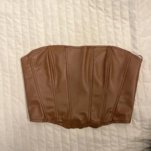Zara korsett - Säljer min bruna korsett från zara i xs 