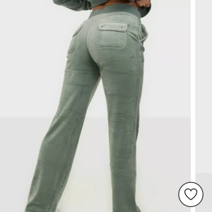 Juicy byxor  - Säljer mina juicy byxor. Då jag ej känner mig så bekväm i dom längre. Men dom har inga defekter och sitter jätte bra på en xxs-s då dom är stretchiga. Ni får gärna buda över 500kr. Om ni har frågor o vill ha bilder på dom är det att skriva priv❤️