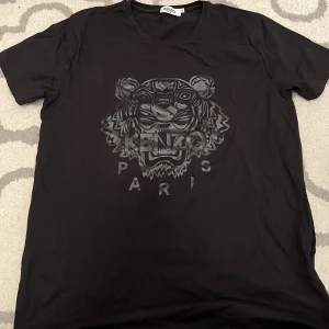 Kenzo tshirt - En oanvänd kenzo tshirt. I storleken XL
