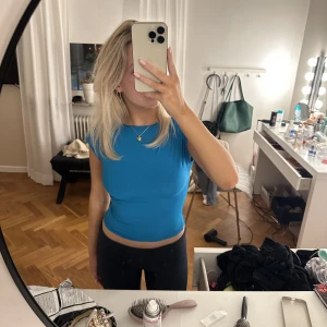 Topp med öppen rygg - Så fin topp! Öppen i ryggen och i nyskick