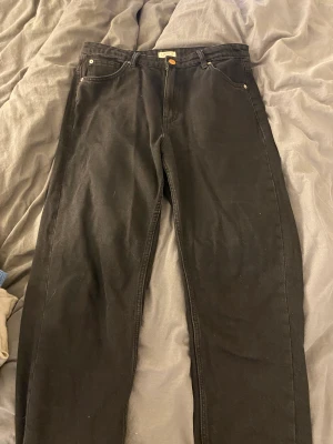 Jeans  - Säljer dessa Lindex jeans! Super fina och fint skick! Nypris:399kr 